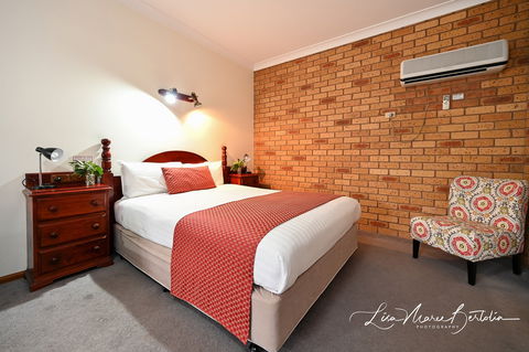 Narrandera Club Motor Inn - ACT Tourism 1