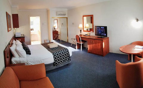 Amber Court Motor Inn - ACT Tourism 1