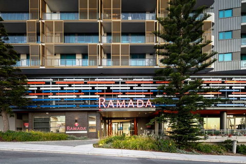 Ramada VetroBlu Scarborough Beach - ACT Tourism 0