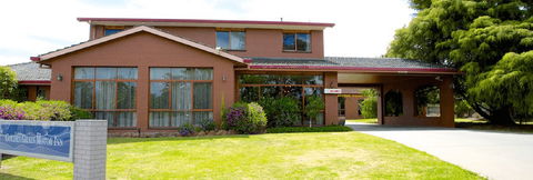 Golden Grain Motor Inn - ACT Tourism 0