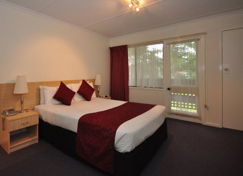 Edinburgh Motor Inn Warragul - ACT Tourism 1