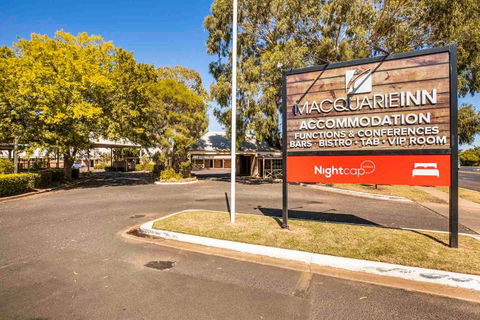Macquarie Inn - ACT Tourism 0