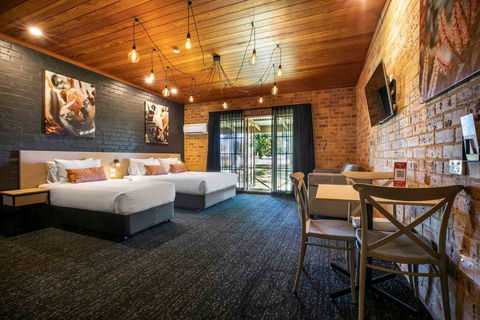 Macquarie Inn - ACT Tourism 1