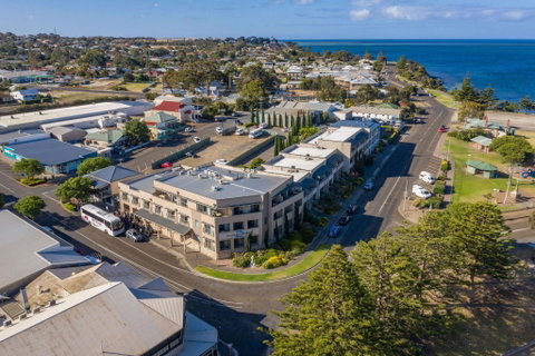 Aurora Ozone Hotel - ACT Tourism 0