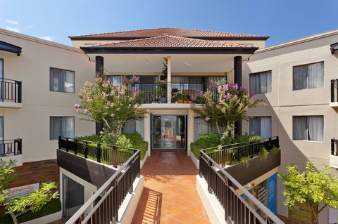 Astra Apartments The Griffin - ACT Tourism 2