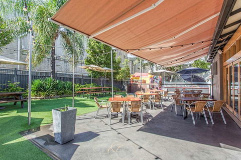 Nightcap at High Flyer Hotel - ACT Tourism 0