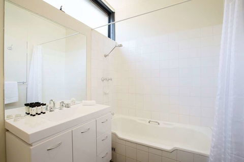 Nightcap at High Flyer Hotel - ACT Tourism 3