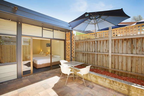 Nightcap at High Flyer Hotel - ACT Tourism 8