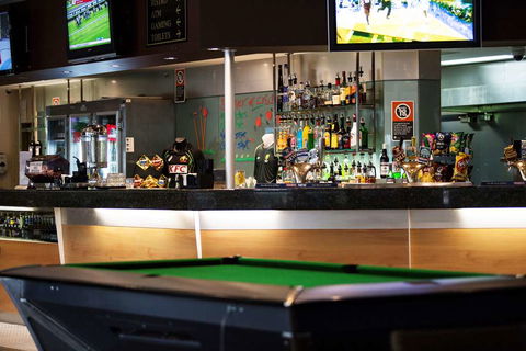 Nightcap at High Flyer Hotel - ACT Tourism 9