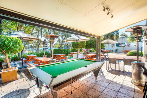 Nightcap at High Flyer Hotel - ACT Tourism 13