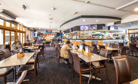 Nightcap at High Flyer Hotel - ACT Tourism 15