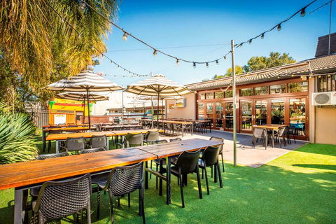 Nightcap at High Flyer Hotel - ACT Tourism 17