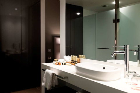 East Hotel - ACT Tourism 6