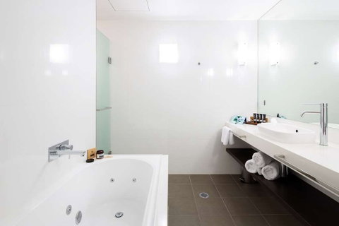 East Hotel - ACT Tourism 14