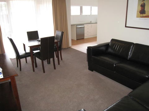 Forrest Hotel & Apartments - ACT Tourism 3