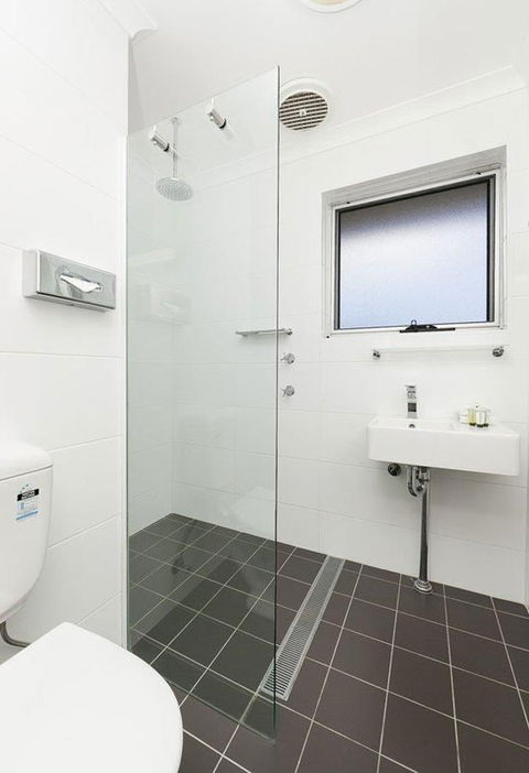 Forrest Hotel & Apartments - ACT Tourism 5