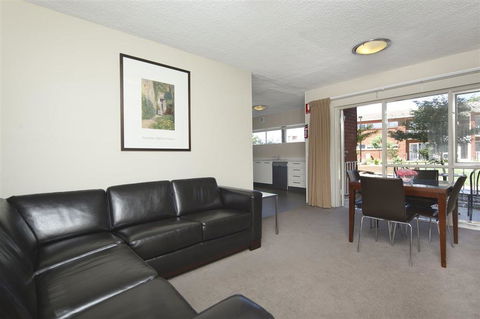 Forrest Hotel & Apartments - ACT Tourism 6