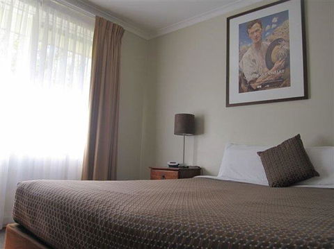 Forrest Hotel & Apartments - ACT Tourism 7