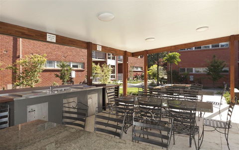 Forrest Hotel & Apartments - ACT Tourism 8