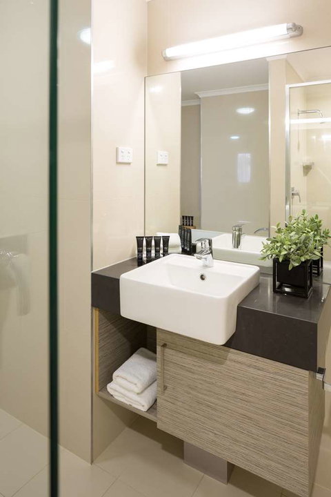 H on Smith Hotel - ACT Tourism 7