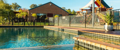 Blazing Stump Motel & Suites - ACT Tourism 1