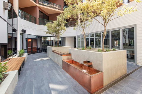 Amora Hotel Riverwalk Melbourne - ACT Tourism 2