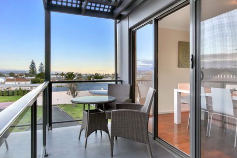 Bellevue on the Lakes - ACT Tourism 1