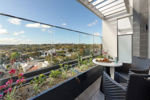 Meriton Suites Bondi Junction - ACT Tourism 1