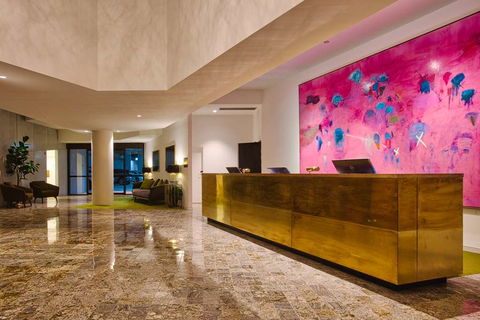 Eatons Hill Hotel - ACT Tourism 1