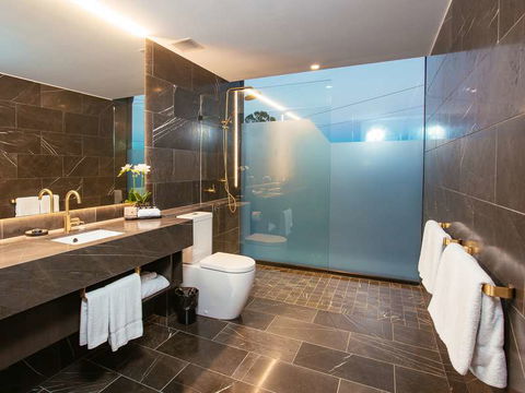 Eatons Hill Hotel - ACT Tourism 2