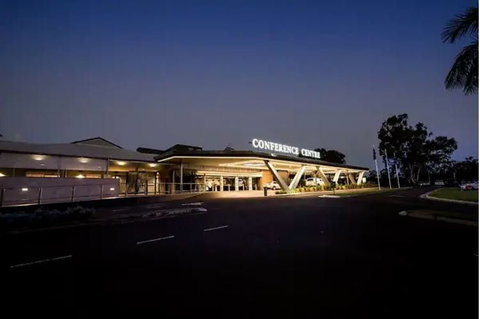 Alexandra Hills Hotel - ACT Tourism 1