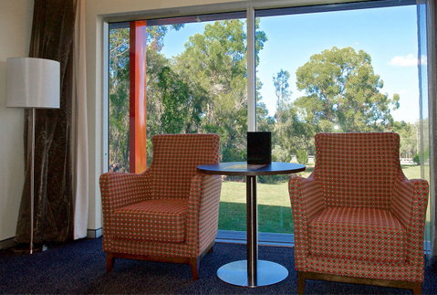 Alexandra Hills Hotel - ACT Tourism 2