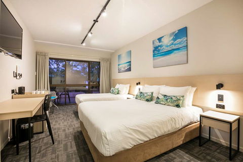 Kawana Waters Hotel By NightCap - ACT Tourism 2