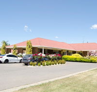 Pines Country Club Motor Inn - ACT Tourism