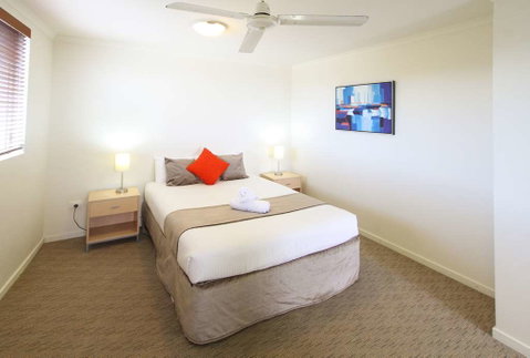 Caloundra Central Apartment Hotel - ACT Tourism 3