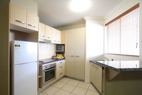 Caloundra Central Apartment Hotel - ACT Tourism 17