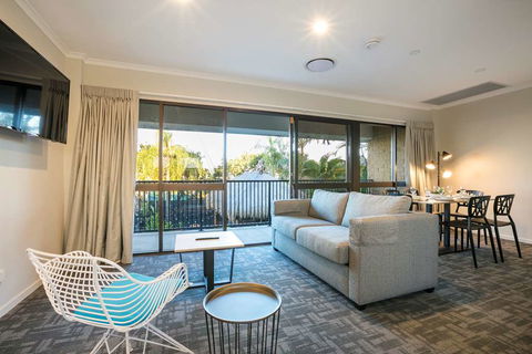 Kawana Waters Hotel By NightCap - ACT Tourism 5