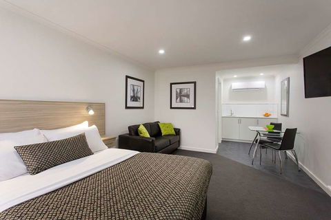 Hamilton Lonsdale Motel - ACT Tourism 0