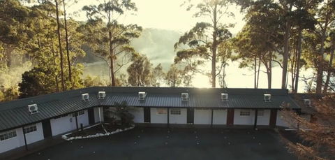 The Fox & Hounds Inn - ACT Tourism 0