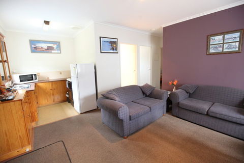 The Fox & Hounds Inn - ACT Tourism 1