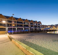 Dolphin Quay Apartment Hotel - ACT Tourism