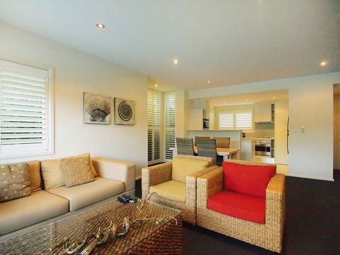 Oaks Pacific Blue Resort - ACT Tourism 2