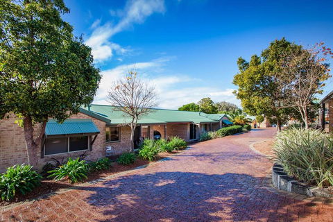 Quality Suites Banksia Gardens - ACT Tourism 1