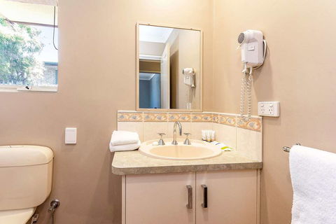 Quality Suites Banksia Gardens - ACT Tourism 3