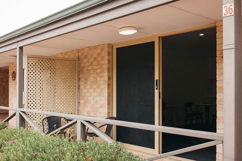 Quality Suites Banksia Gardens - ACT Tourism 8