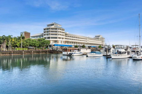 Shangri-La Hotel, The Marina - ACT Tourism 0