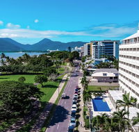 Holiday Inn Cairns Harbourside - ACT Tourism
