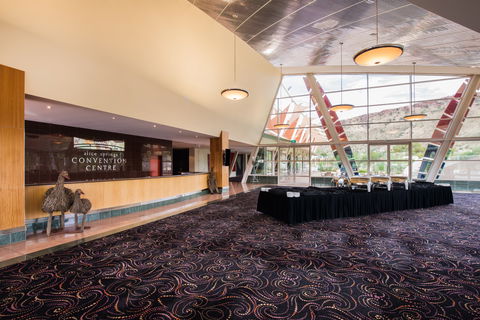 Crowne Plaza Alice Springs Lasseters - ACT Tourism 1