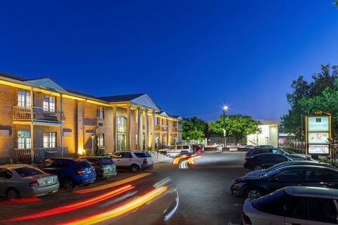 Adelaide Inn - ACT Tourism 0