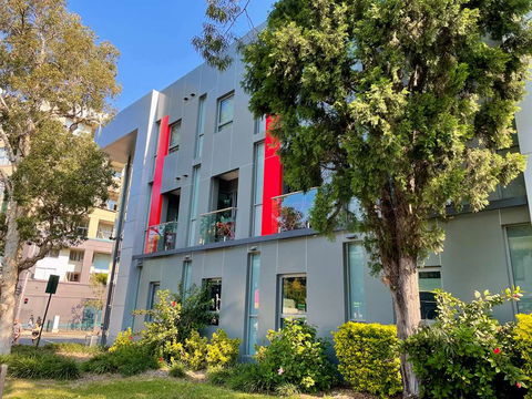 Best Western Plus Camperdown Suites - ACT Tourism 1